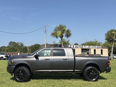 Used 2022 RAM 2500 Limited w/ Night Edition AWD/4WD image 4