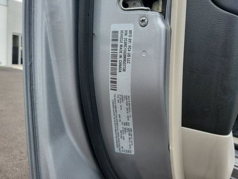 Used 2021 Chrysler Voyager Lxi FWD image 32