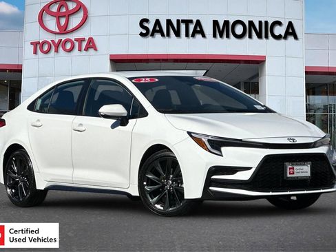 Certified 2025 Toyota Corolla SE w/ Convenience Package image 1