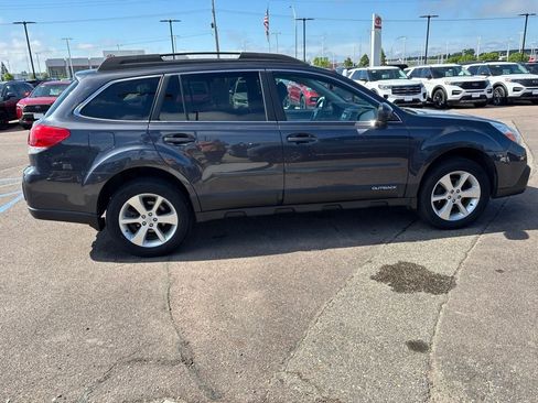 Used 2013 Subaru Outback 2.5i Premium AWD/4WD image 4