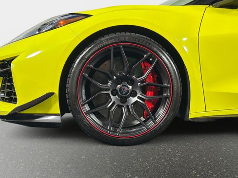 Used 2023 Chevrolet Corvette Z06 w/ Z07 Performance Package RWD image 19
