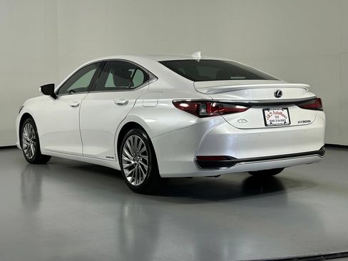 Used 2022 Lexus ES 300h w/ Luxury Package FWD image 6
