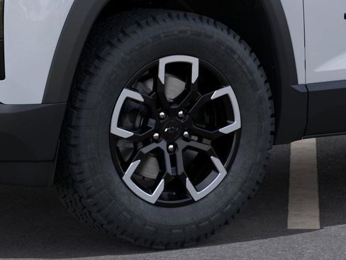New 2026 Chevrolet Equinox ACTIV w/ LPO, Floor Liner Package FWD image 9
