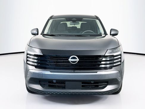 Used 2025 Nissan Kicks SV image 2