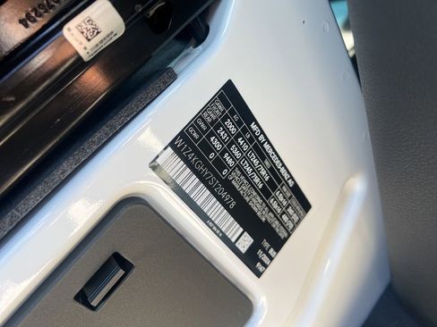 Used 2025 Mercedes-Benz Sprinter 2500 image 12