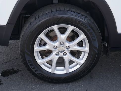 Used 2017 Jeep Cherokee Latitude w/ Safety/Convenience Group image 11