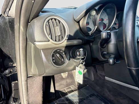 Used 2005 Porsche Boxster S image 10