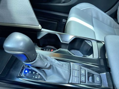 Used 2025 Toyota Camry SE w/ Convenience Package image 28