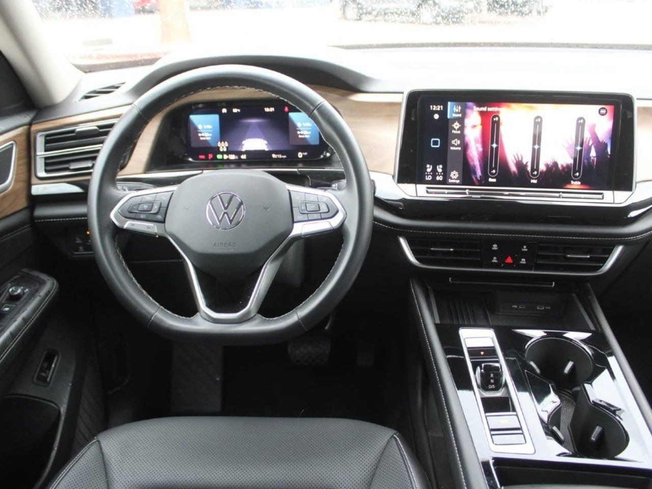 Used 2025 Volkswagen Atlas SE AWD/4WD image 21