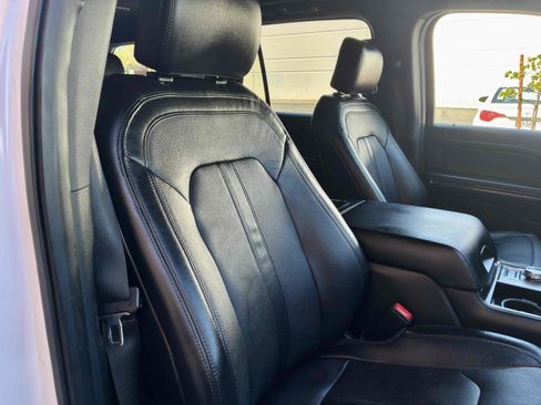 Used 2019 Ford Expedition Limited w/ Equipment Group 301A AWD/4WD image 38