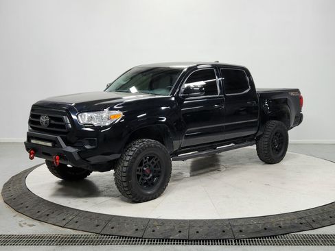 Used 2022 Toyota Tacoma SR image 3