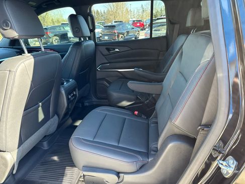 Used 2024 Chevrolet Traverse Z71 image 18