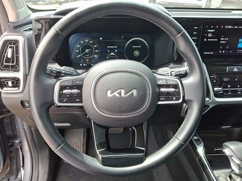 Used 2023 Kia Sorento SX AWD/4WD image 17