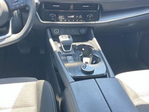Used 2022 Nissan Rogue SV AWD/4WD image 16