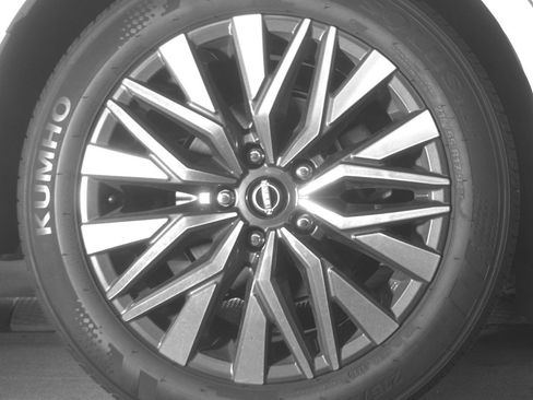 Used 2025 Nissan Altima 2.5 SV FWD image 15