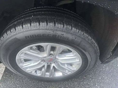 Used 2024 GMC Yukon SLT AWD/4WD image 19