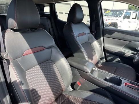 Used 2025 Nissan Kicks SR FWD image 10