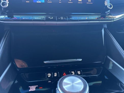 Used 2023 Jeep Wagoneer Base image 4