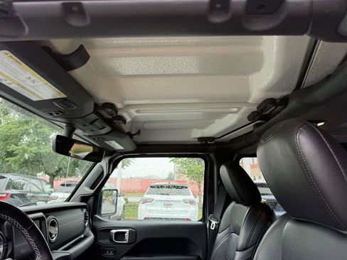 Used 2023 Jeep Wrangler Unlimited Sahara w/ Cold Weather Group AWD/4WD image 5