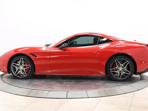 Used 2017 Ferrari California T RWD image 98