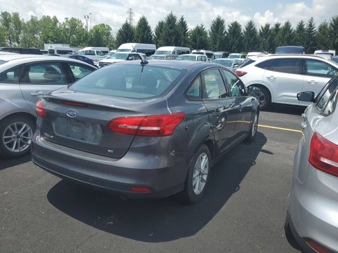 Used 2017 Ford Focus SE FWD image 8