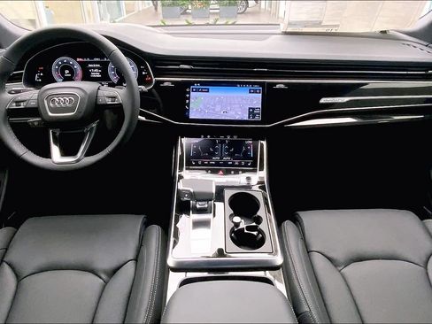 Used 2025 Audi Q8 Prestige w/ Prestige Package AWD/4WD image 5