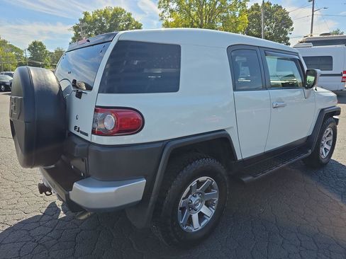 Used 2014 Toyota FJ Cruiser 4WD image 2