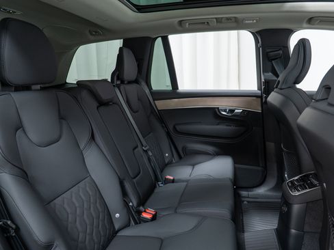 New 2026 Volvo XC90 T8 Plus w/ Protection Package Premier image 24