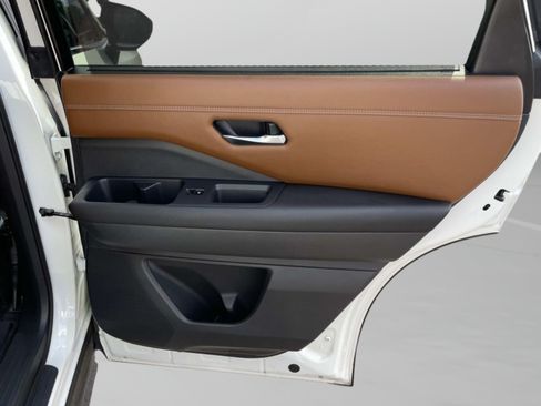 Used 2022 Nissan Pathfinder Platinum w/ Cargo Package FWD image 15