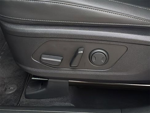 Used 2024 Kia Sorento S w/ Panoramic Sunroof Package image 11