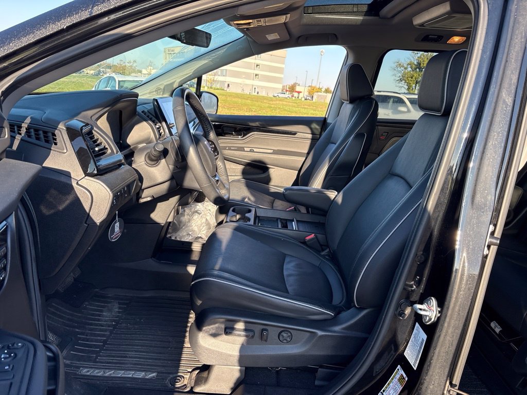 Used 2024 Honda Odyssey Elite image 17