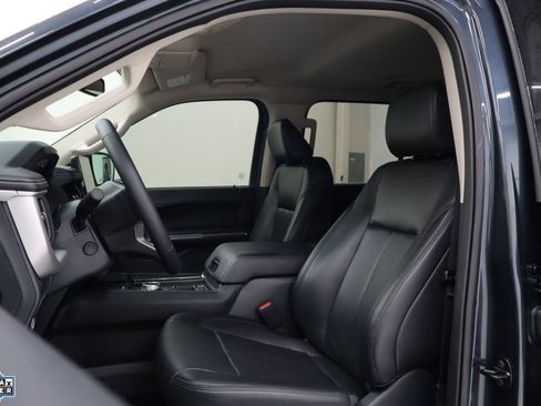 Used 2024 Ford Expedition XLT image 11