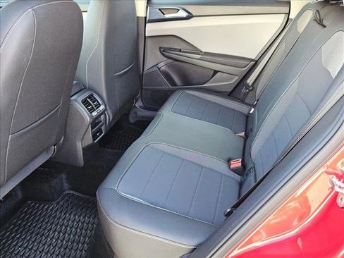 Used 2024 Volkswagen Taos SE image 18