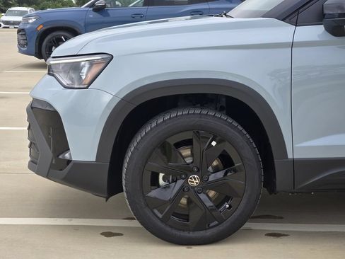 New 2026 Volkswagen Taos SE FWD image 6
