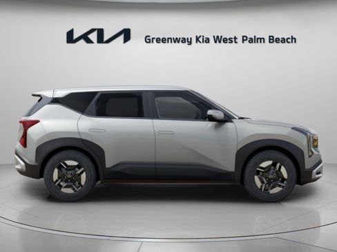 New 2027 Kia Seltos LX FWD image 8