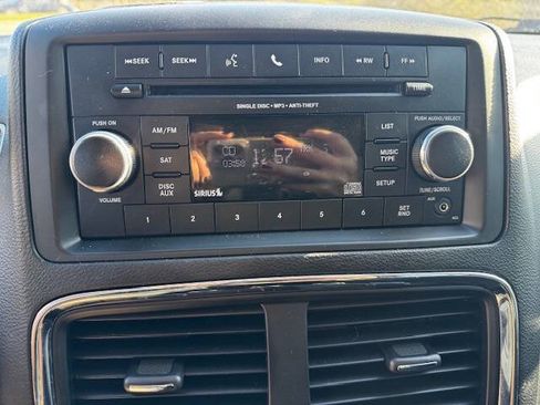 Used 2016 Dodge Grand Caravan American Value Package w/ UConnect Hands-Free Group image 48