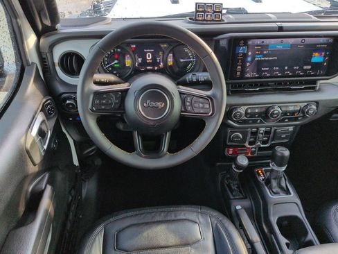 Used 2024 Jeep Wrangler Unlimited AWD/4WD image 15