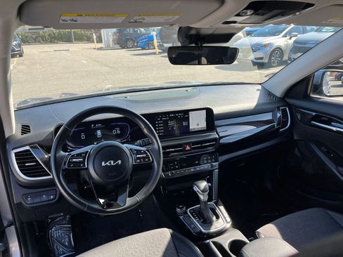 Used 2025 Kia Seltos S FWD image 34