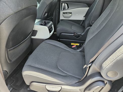 Used 2022 Kia Carnival LX FWD image 30