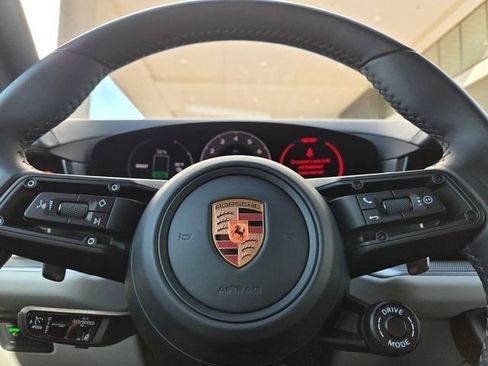 Used 2025 Porsche Cayenne S AWD/4WD image 32