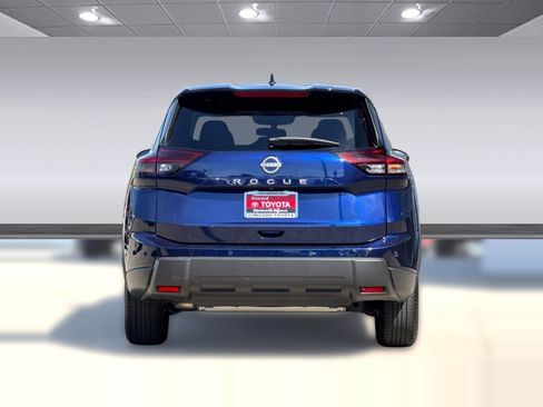 Used 2025 Nissan Rogue SV FWD image 10