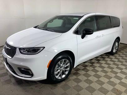 New 2026 Chrysler Pacifica Select