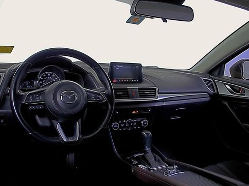 Used 2018 MAZDA MAZDA3 Touring image 12