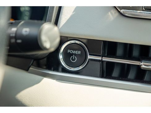 Used 2024 Mitsubishi Outlander SEL AWD/4WD image 31