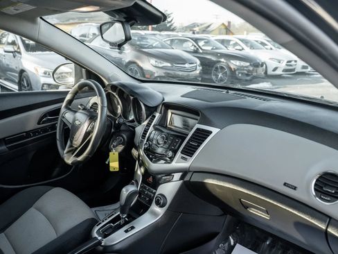 Used 2016 Chevrolet Cruze LS image 12