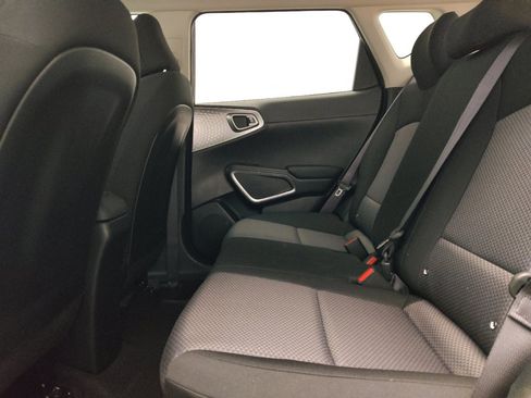 Used 2025 Kia Soul LX w/ LX Technology Package image 18