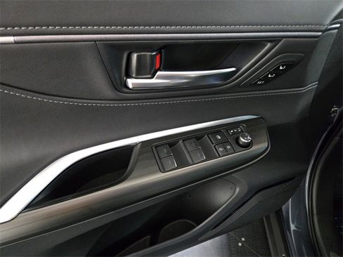 Used 2024 Toyota Venza Limited image 29