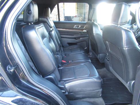 Used 2018 Ford Explorer Limited w/ Equipment Group 301A image 9