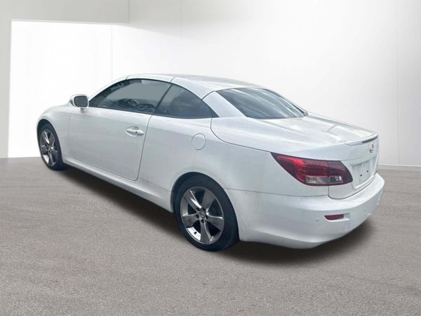 Used 2011 Lexus IS 250C w/ Luxury Pkg RWD image 2