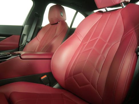 Certified 2025 BMW 530i RWD image 9